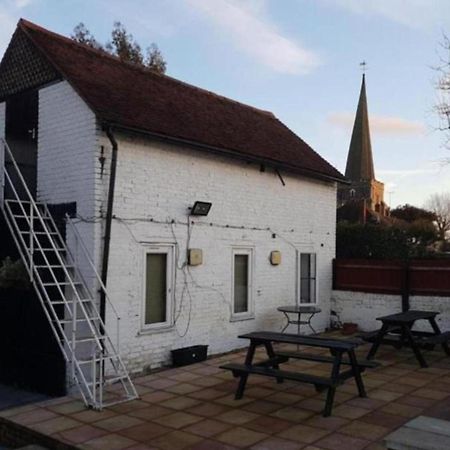 Swan Inn, Heathrow Airport Stanwell Dış mekan fotoğraf