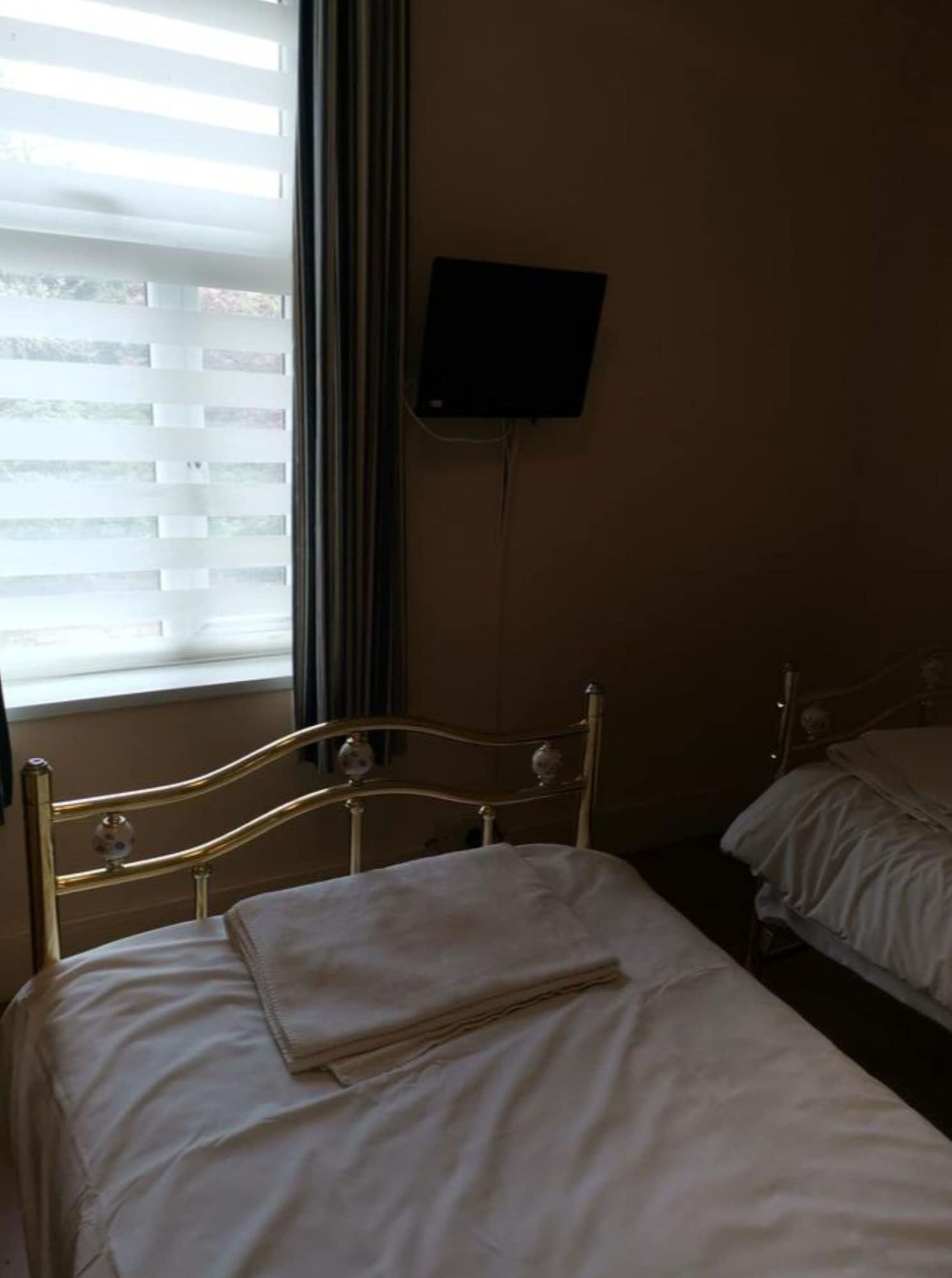 Swan Inn, Heathrow Airport Stanwell Dış mekan fotoğraf