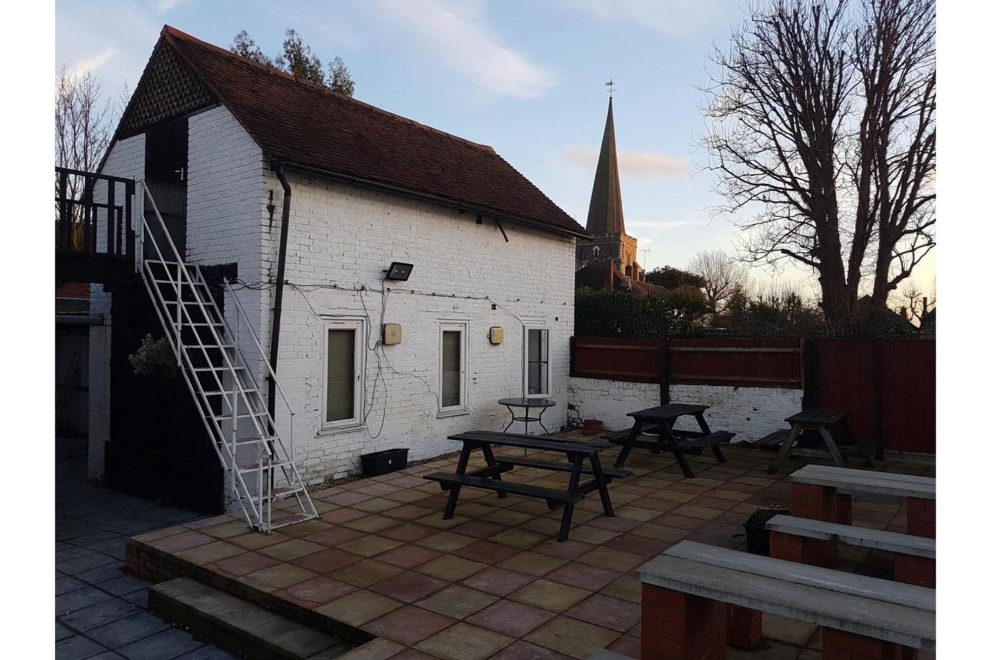 Swan Inn, Heathrow Airport Stanwell Dış mekan fotoğraf
