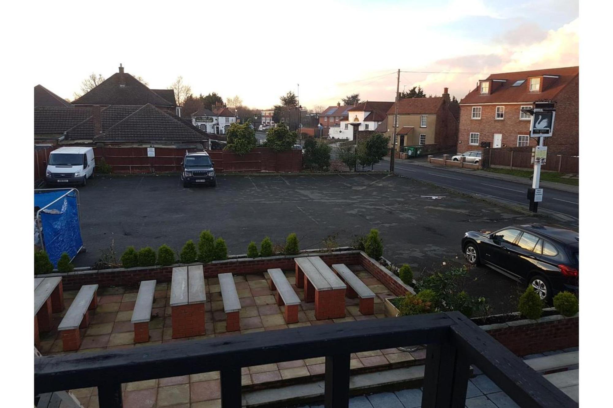 Swan Inn, Heathrow Airport Stanwell Dış mekan fotoğraf