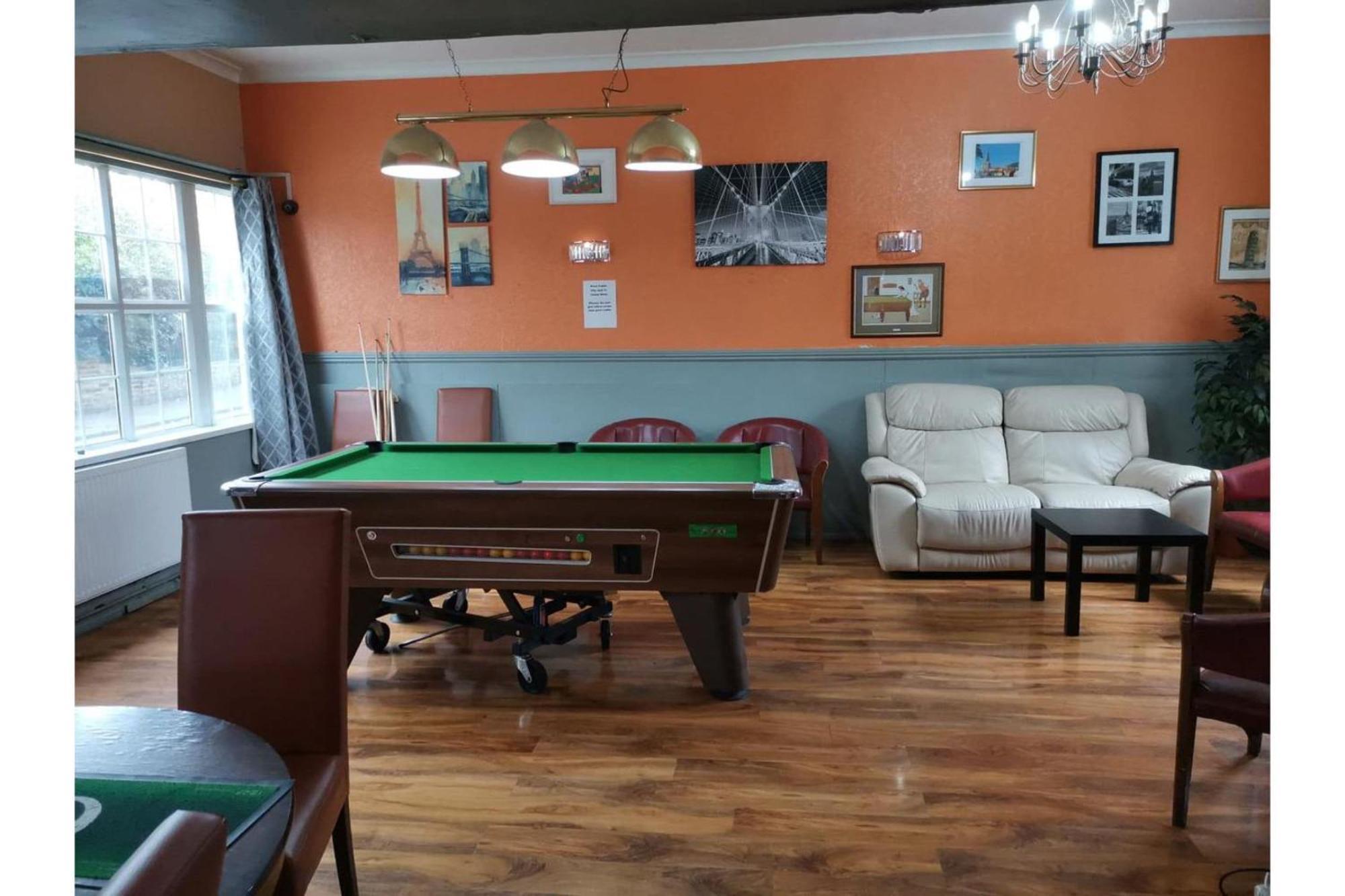 Swan Inn, Heathrow Airport Stanwell Dış mekan fotoğraf
