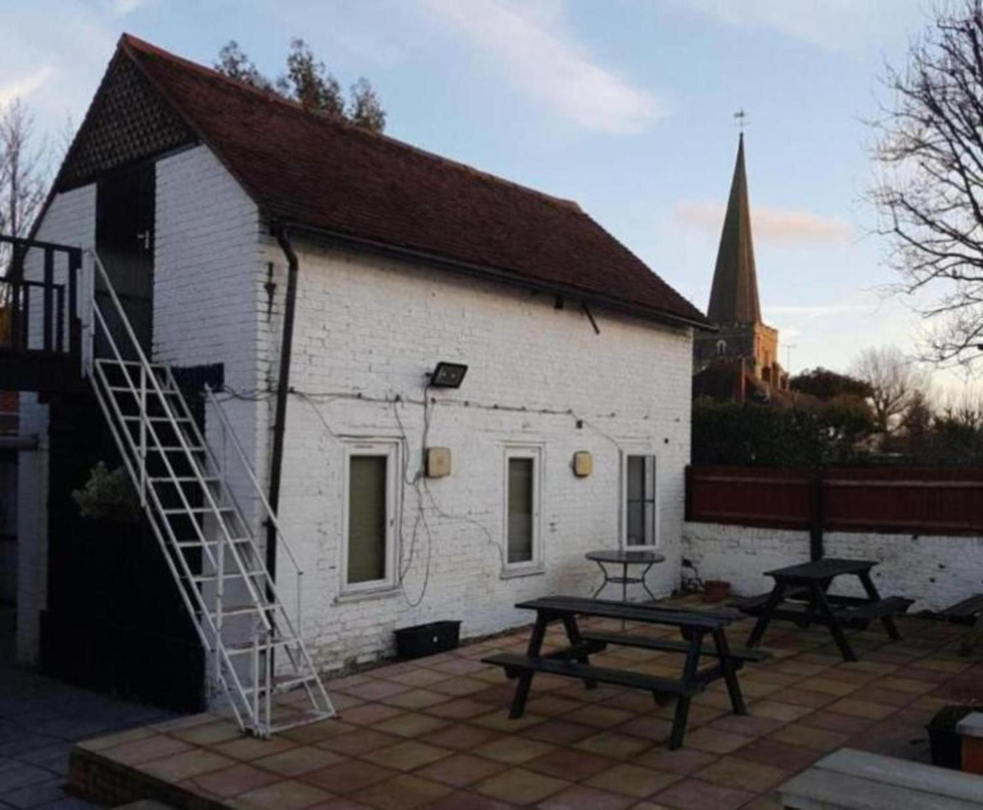 Swan Inn, Heathrow Airport Stanwell Dış mekan fotoğraf
