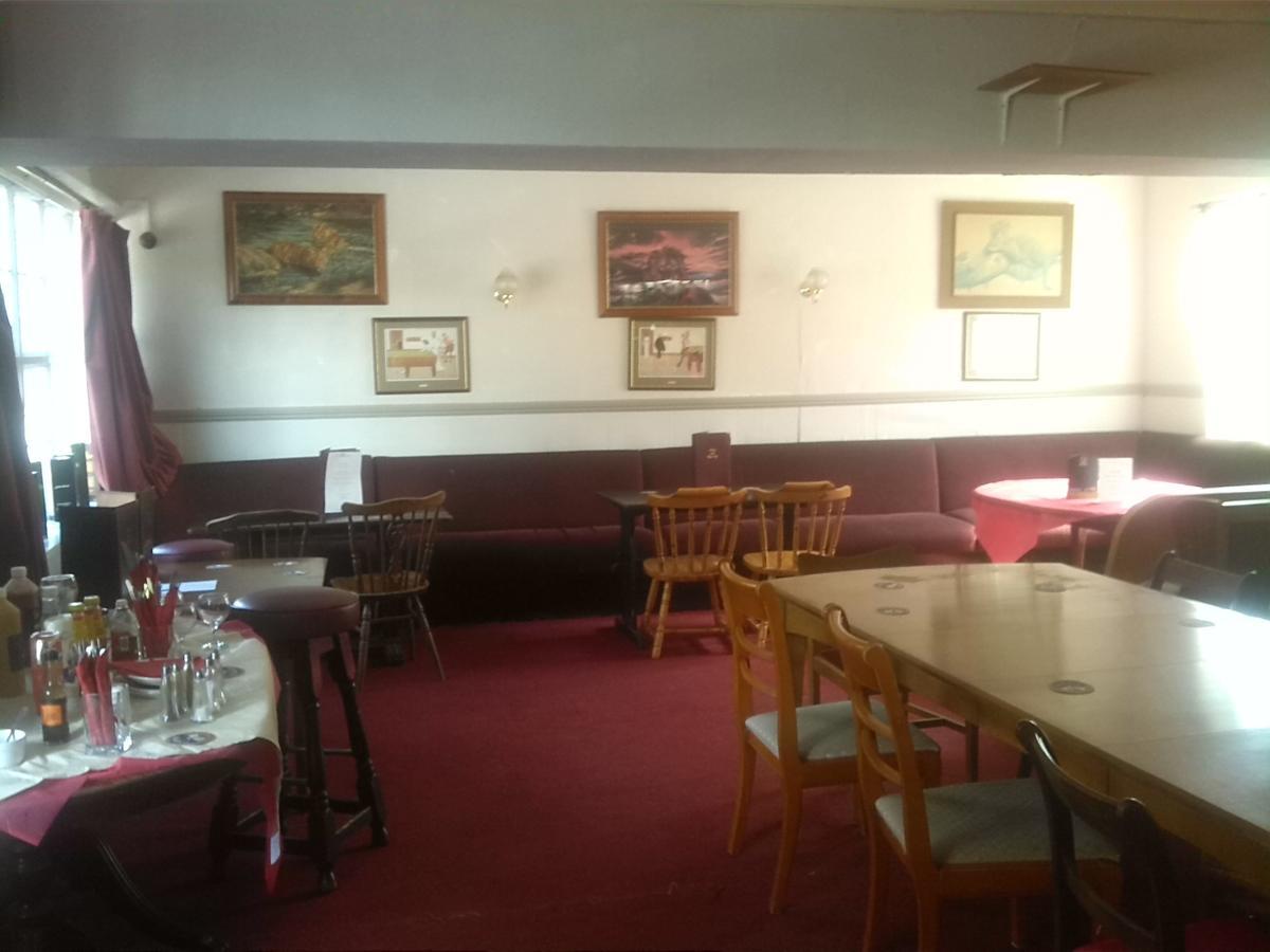 Swan Inn, Heathrow Airport Stanwell Dış mekan fotoğraf
